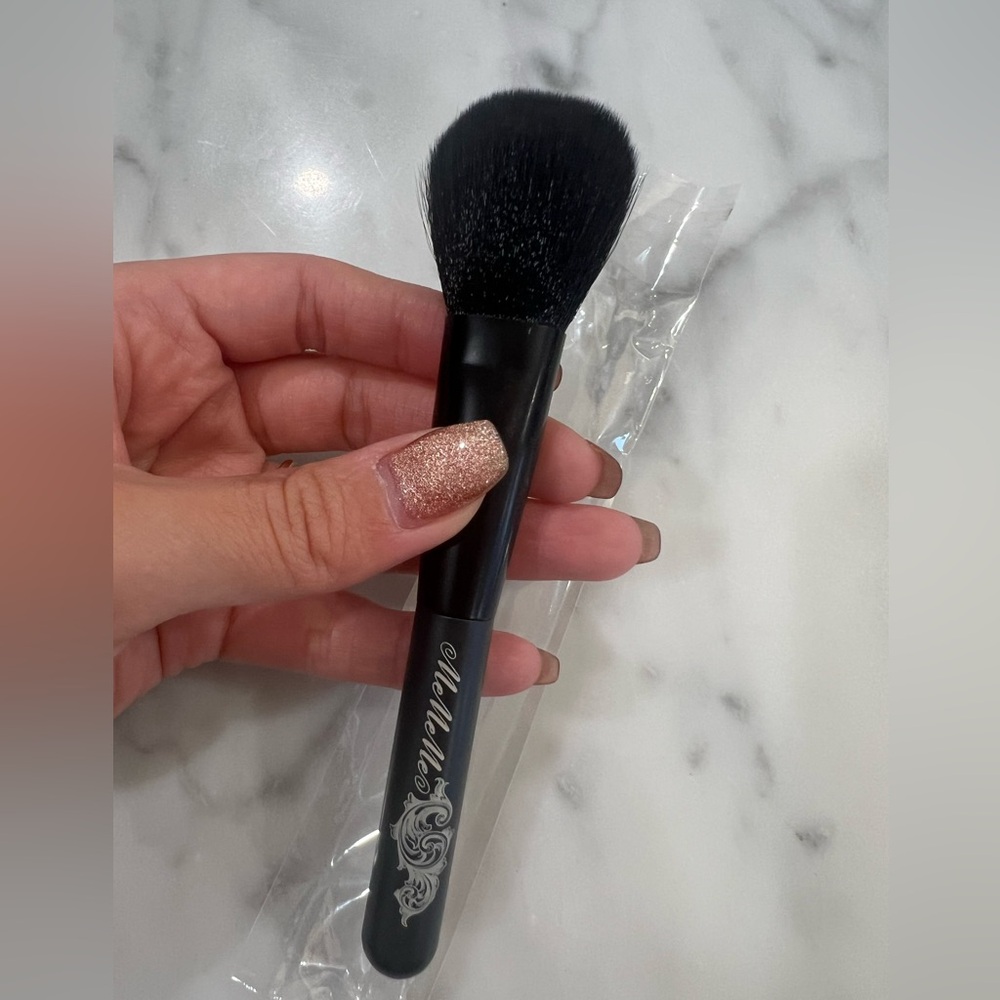 Brand NEW MeMeMe loose powder brush